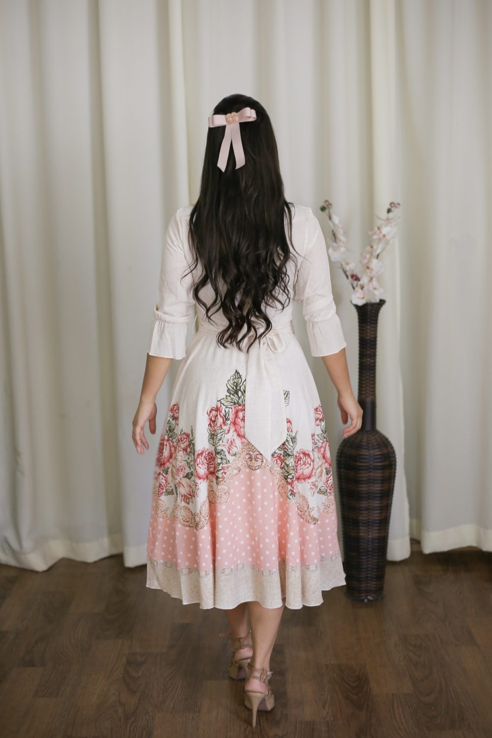 Vestido Midi Floral Jany Pim em Áquila Tauheny Store | Moda Evangélica