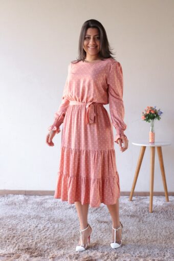 Vestido Midi Poá Coral em Áquila Tauheny Store | Moda Evangélica